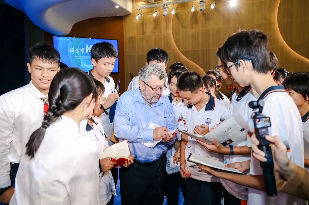2024大湾区科学论坛“科学有Young” 科普活动走进中学校园