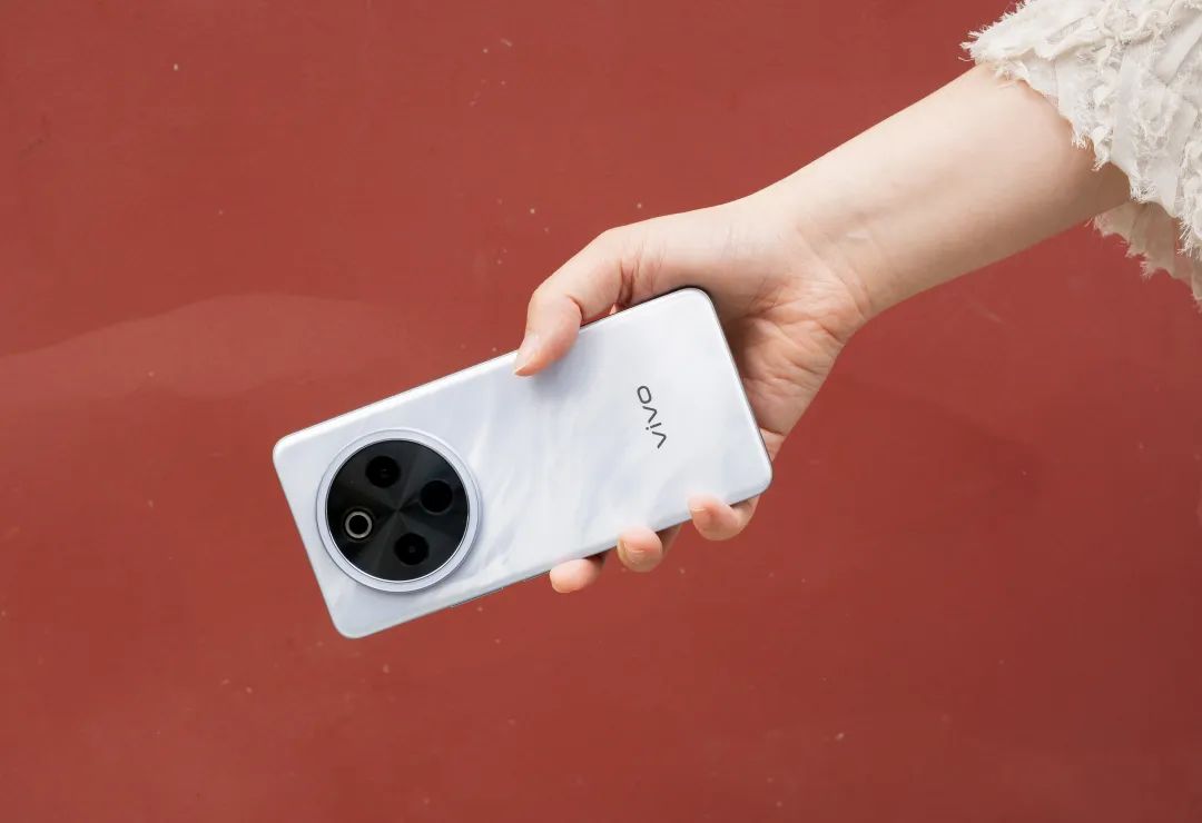 Vivo Y300 Pro+ 外观 | 图片来源：极客公园