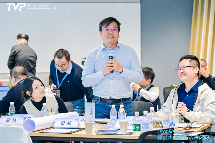 《知识增强大模型》作者、前达观数据副总裁、腾讯云 TVP 王文广