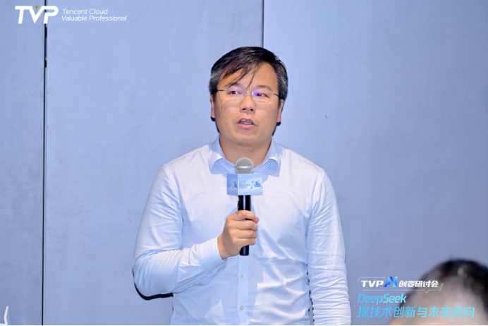 《知识增强大模型》作者、前达观数据副总裁、腾讯云 TVP 王文广