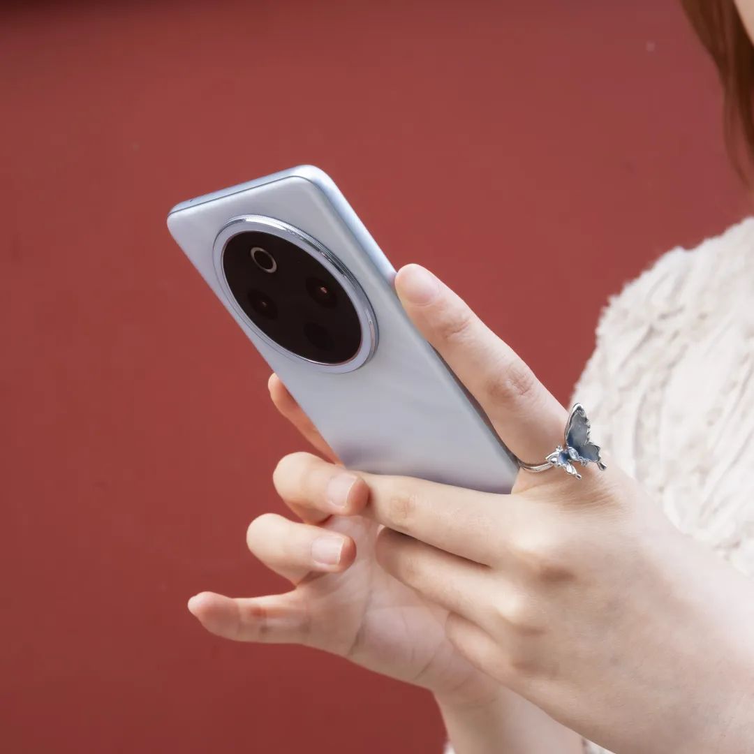 vivo Y300 Pro+ 外观 ｜ 图片来源：极客公园