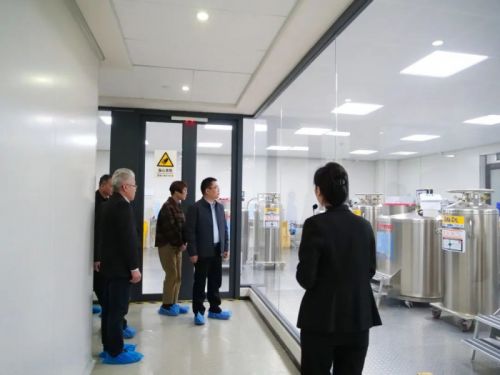 △ 玉林市政府领导一行参观华夏源GMP基地