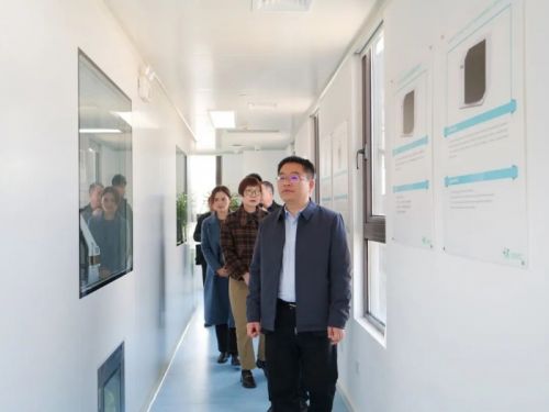 △ 玉林市政府领导一行参观华夏源GMP基地