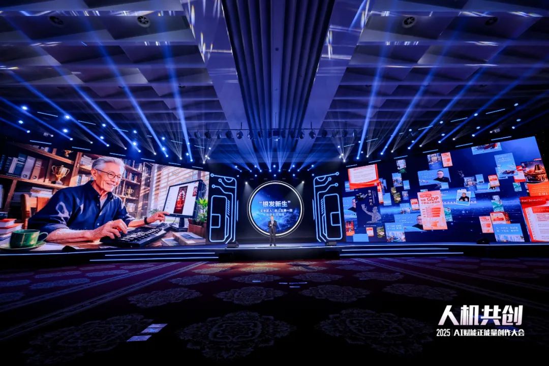 现场演示“采编助手”。人民视频供图