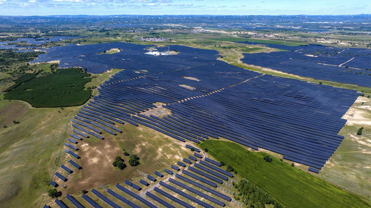 2024年9月5日航拍的承德坝上地区“七彩河”光伏电站。（河北日报资料片）河北日报记者 田明摄