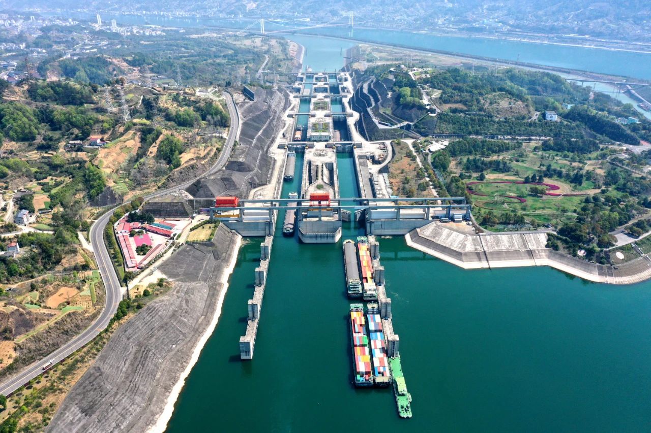 三峡船闸累计货运量突破22亿吨|船舶_新浪财经_新浪网