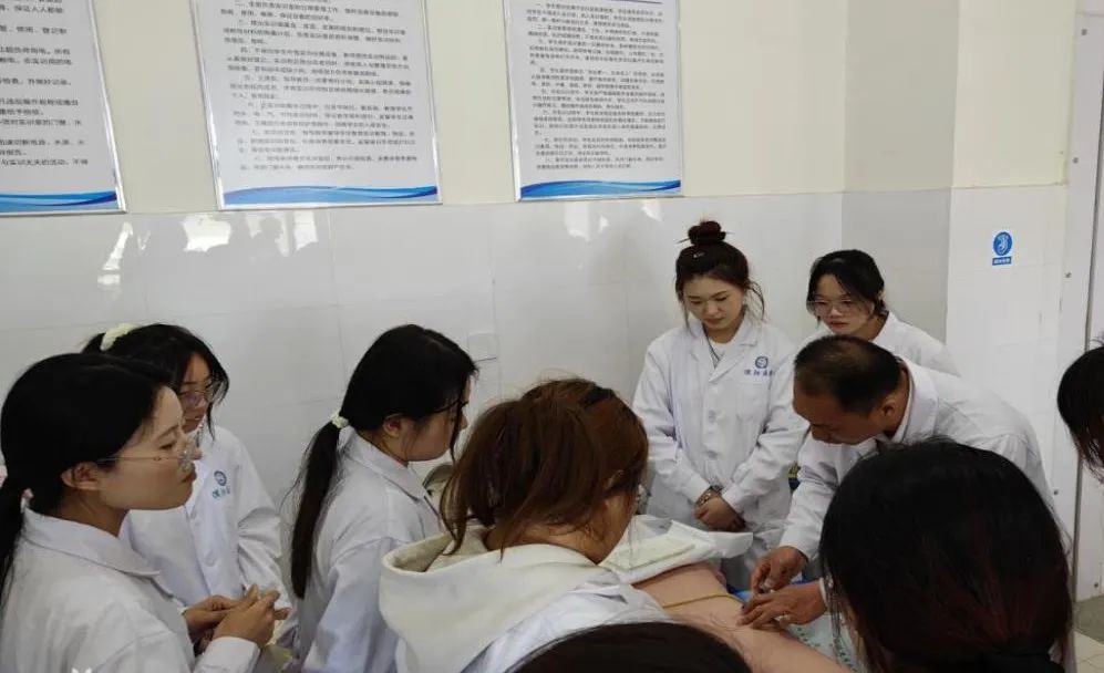汝州医专医联体产业学院交流_濮阳医专兼职副教授聘书_汝州市中医院