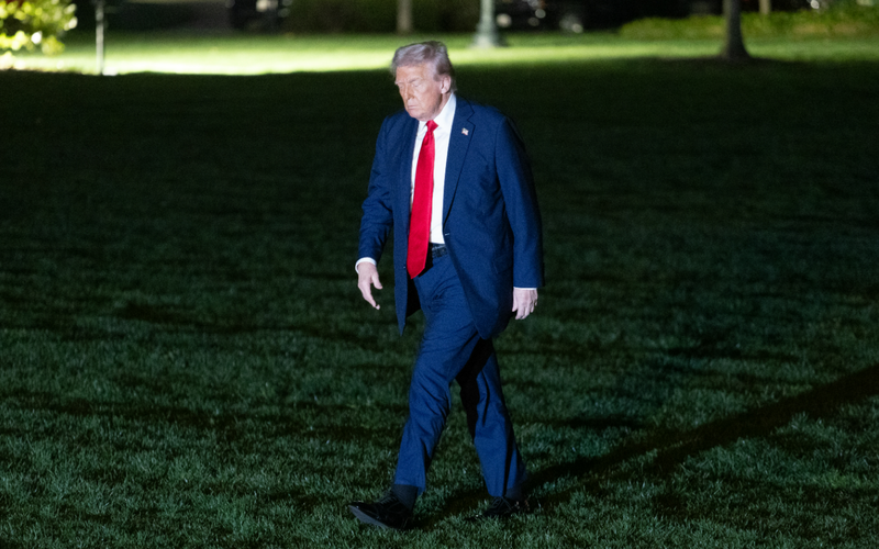 ▲资料图：3月30日，美国总统特朗普乘直升机返回首都华盛顿白宫。图/新华社