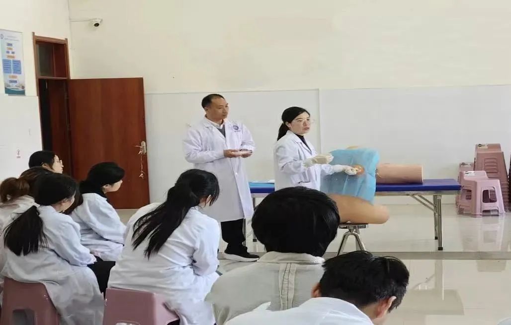 濮阳医专兼职副教授聘书_汝州医专医联体产业学院交流_汝州市中医院