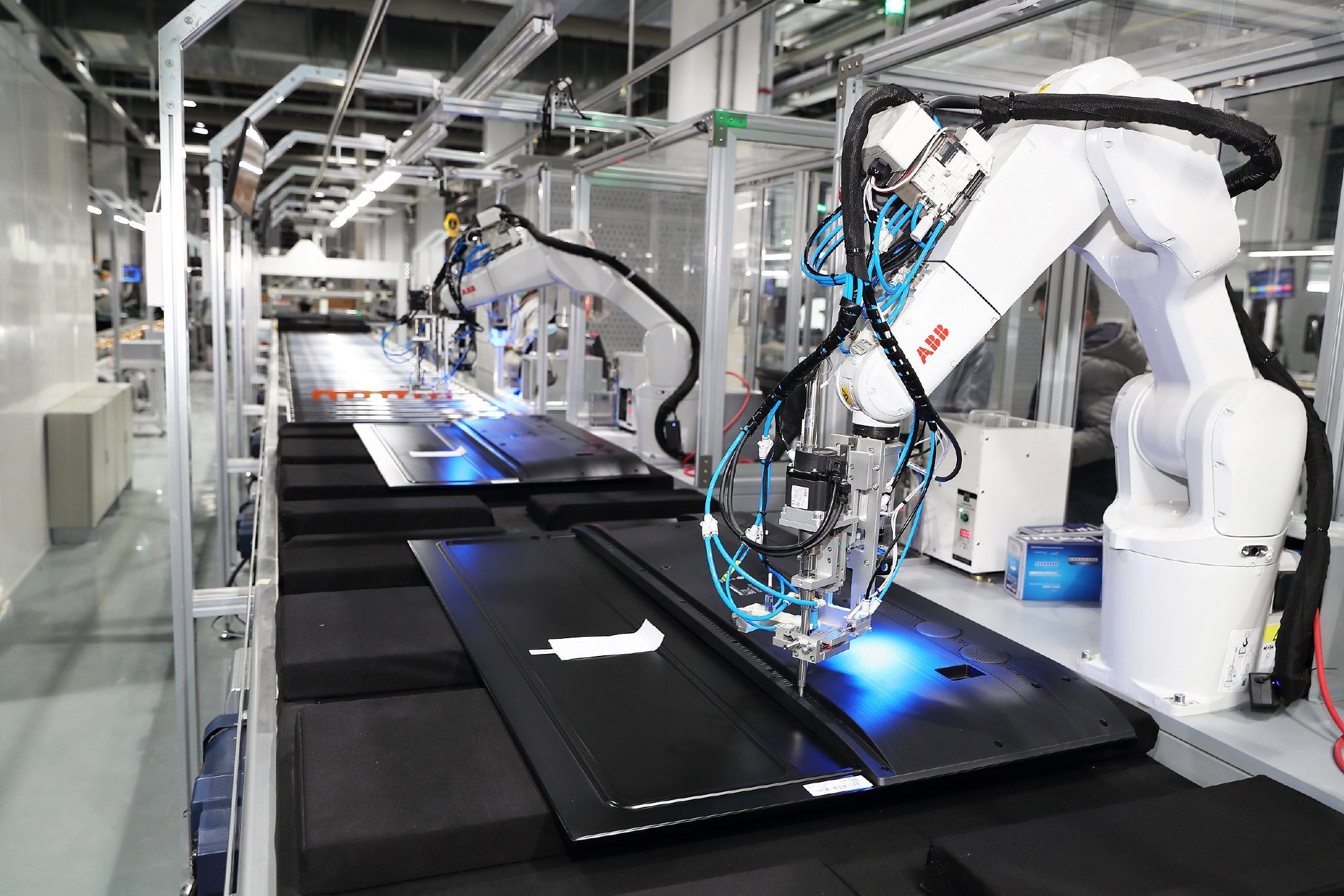 长虹AI电视智造生产线。