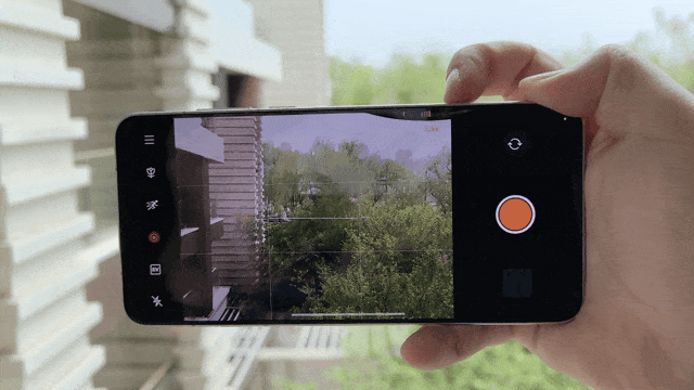 抓拍快启键，滑动可变焦