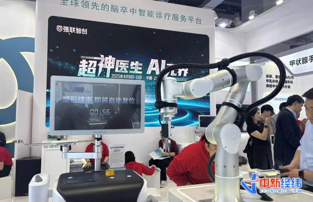 导管塑形机器人 中新经纬王玉玲摄