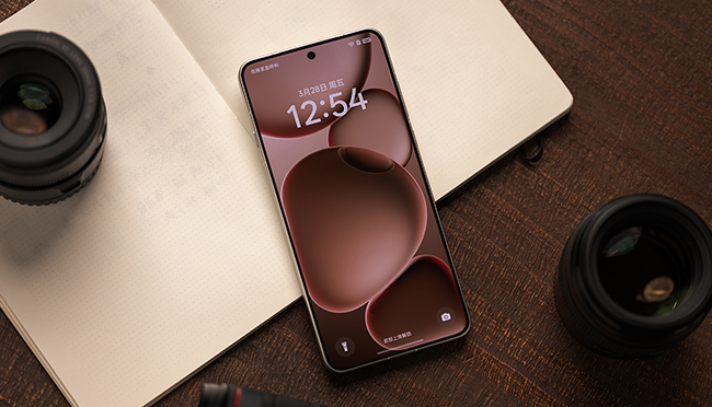 就整个机圈而言，这个功能完整地解放了照片的亮度与色彩，为夜景人像的拍摄，带来前所未有的通透感。