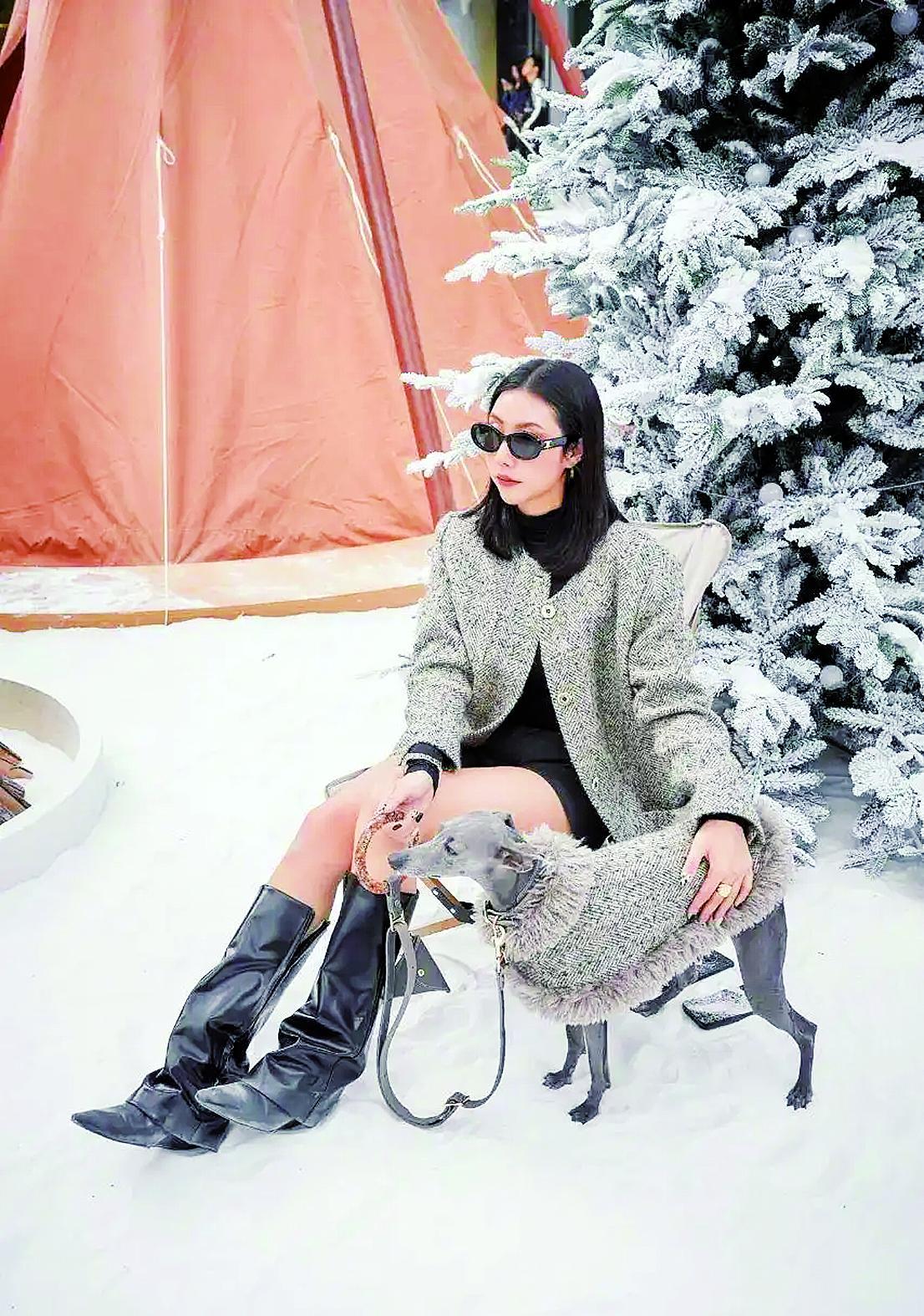 刘铫濡和自家灵缇犬