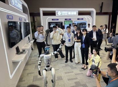 浙江移动依托5G-A通算智一体化能力,打造的"小天"智能机器人