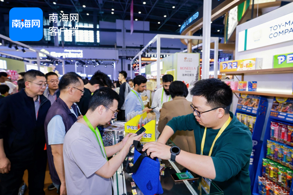 第五届消博会香港前锋馆开馆纳客。记者 任桐 摄