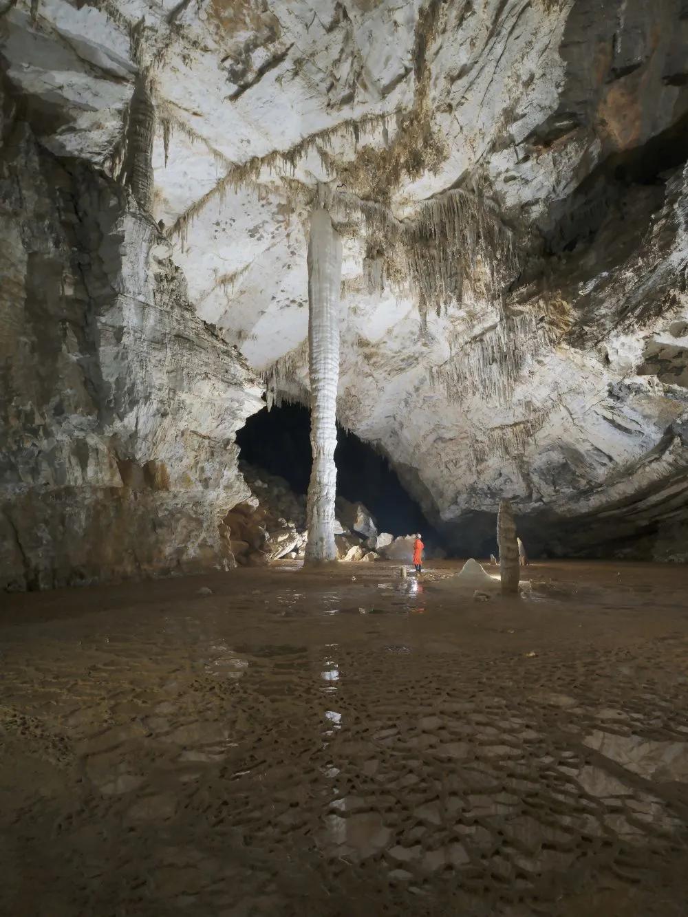 贵州发现48亿年地下水晶宫