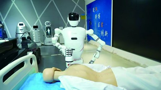     湖南超能机器人技术有限公司研发的“湘江1号”展示艾灸过程。 受访者  供图