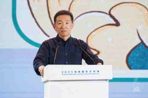 清华大学新闻与传播学院教授、博士生导师胡钰