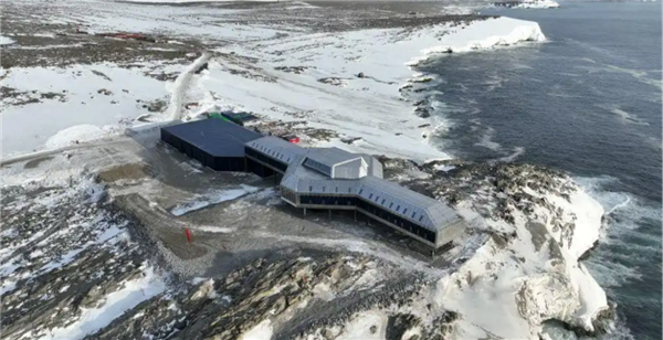 秦岭站 图片来自新华社