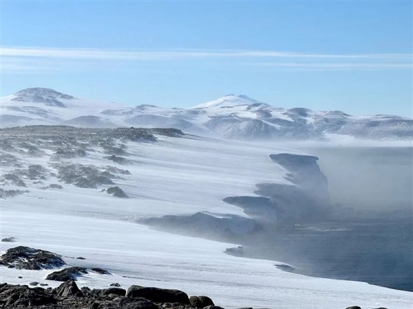 风吹雪的天气  作者供图
