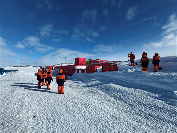 积雪掩盖住了很多设施  作者供图