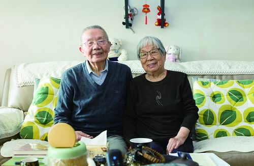 王祖望与妻子。 孟凌霄/摄