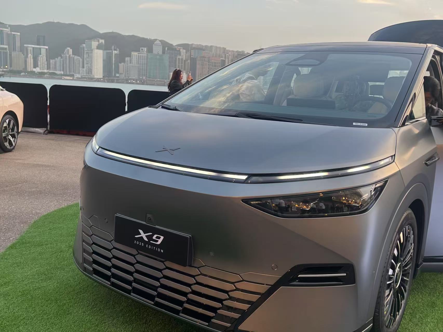 硬刚埃尔法？小鹏X9登陆香港，将门店开进湾仔核心地段