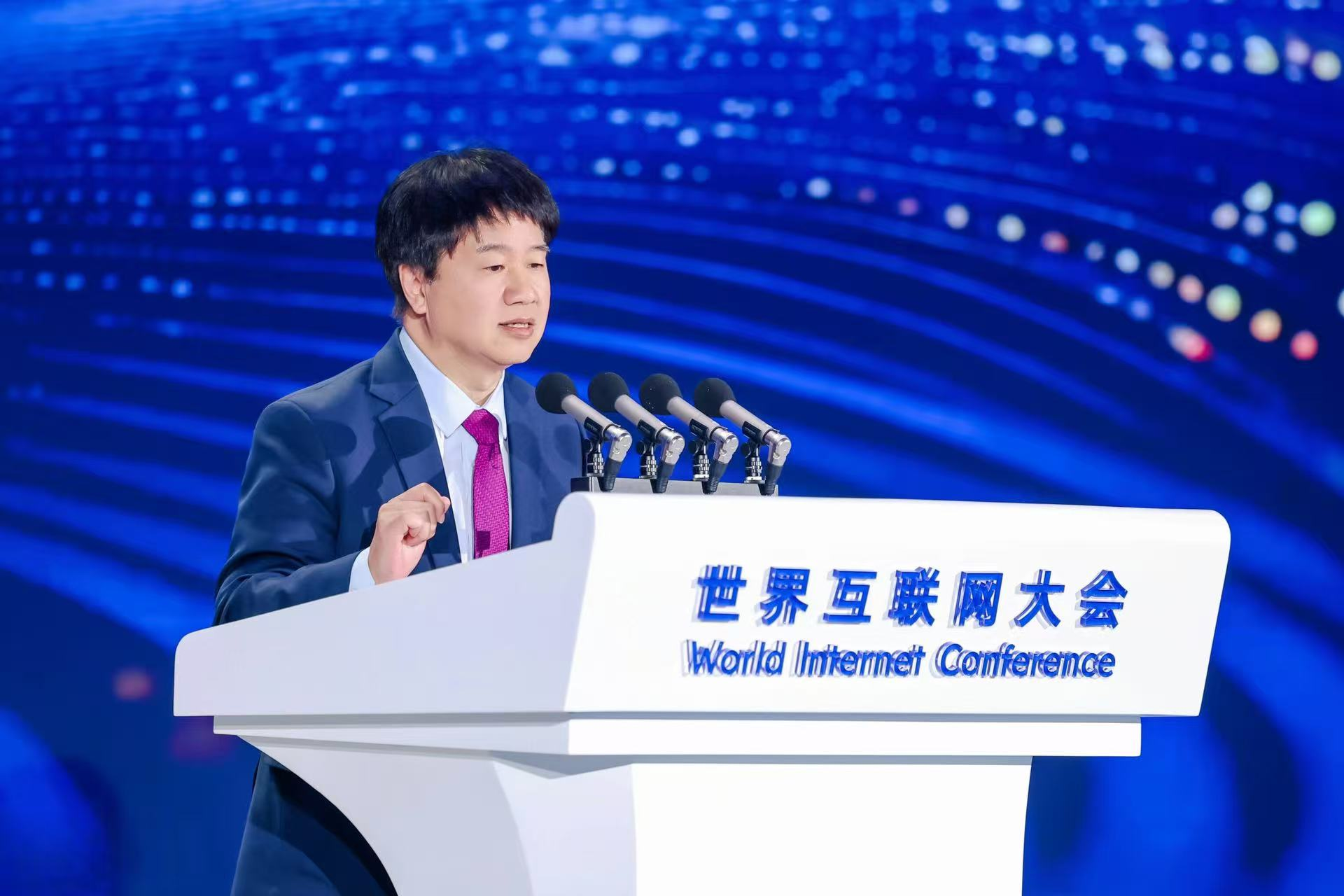 图 安谋科技CEO陈锋发表演讲