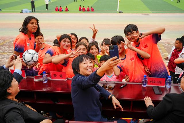 Sun Wen with the Atushi U13 Women's Football Team