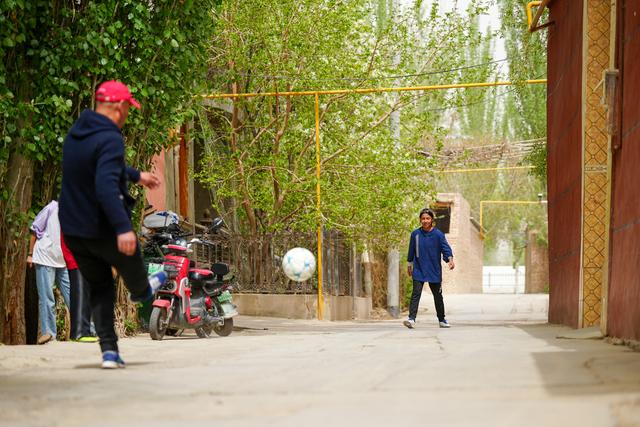 Naifese playing soccer with her father.