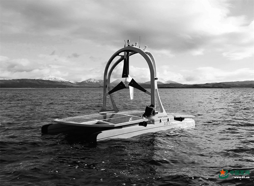 混合运用多种能源提供动力的英国C-Enduro无人水面艇。供图：阳 明