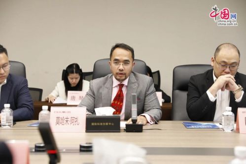 图为马来西亚吉打州 PKB 战略投资控股集团首席执行官莫哈末·阿扎