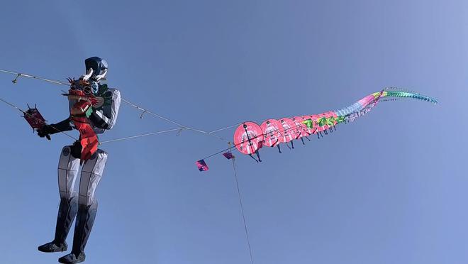 　　潍坊工美的机器人风筝 受访者供图