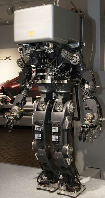 本田 1993 的“大脑袋”P-1 机器人，图片来源：Wikipedia