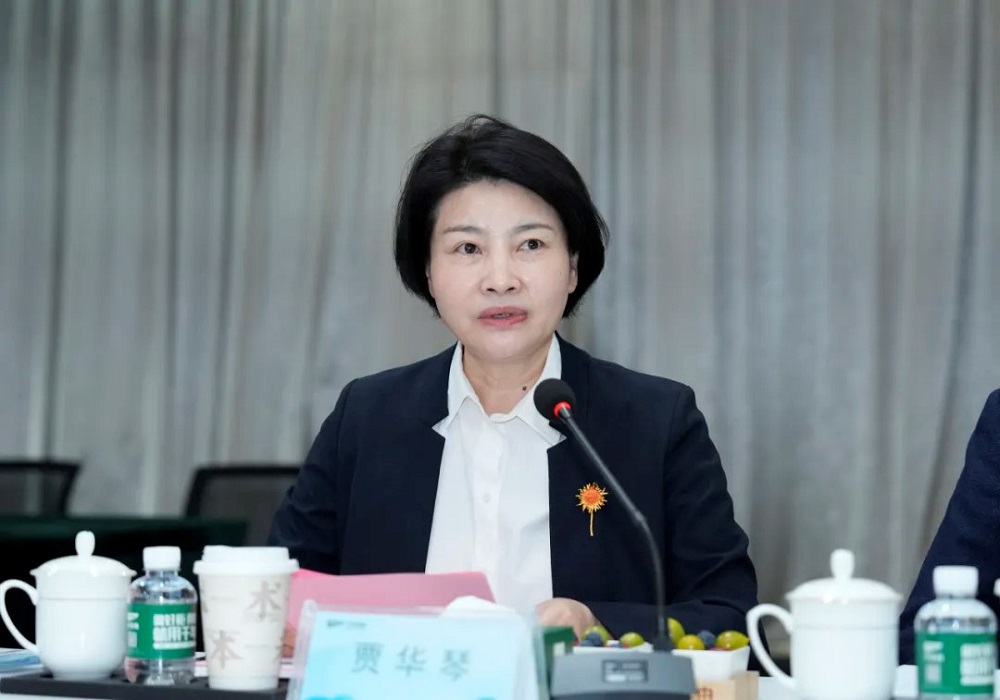 　　图：浙江省建筑装饰行业协会会长贾华琴