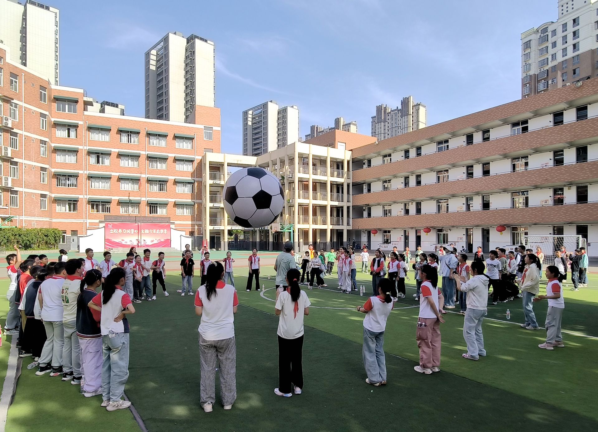 蚌埠师范附属小学开展"青少年健康饮食规划与运动"主题活动