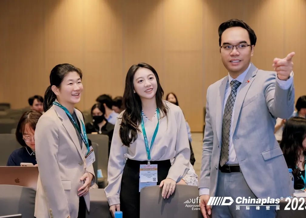 ▲左右滑动，查看活动现场交流盛况