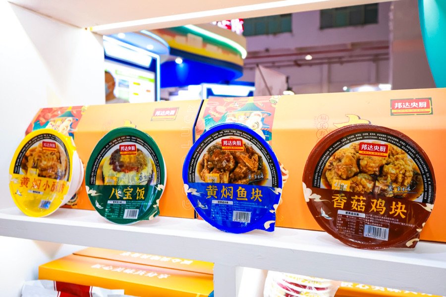 一批优质预制菜产品在2025食博会·预博会和农博会上亮相。程浩 摄