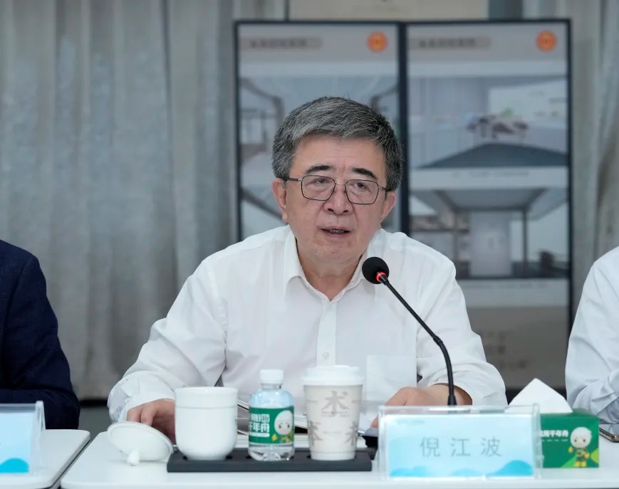 　　图：中国建筑节能协会会长倪江波