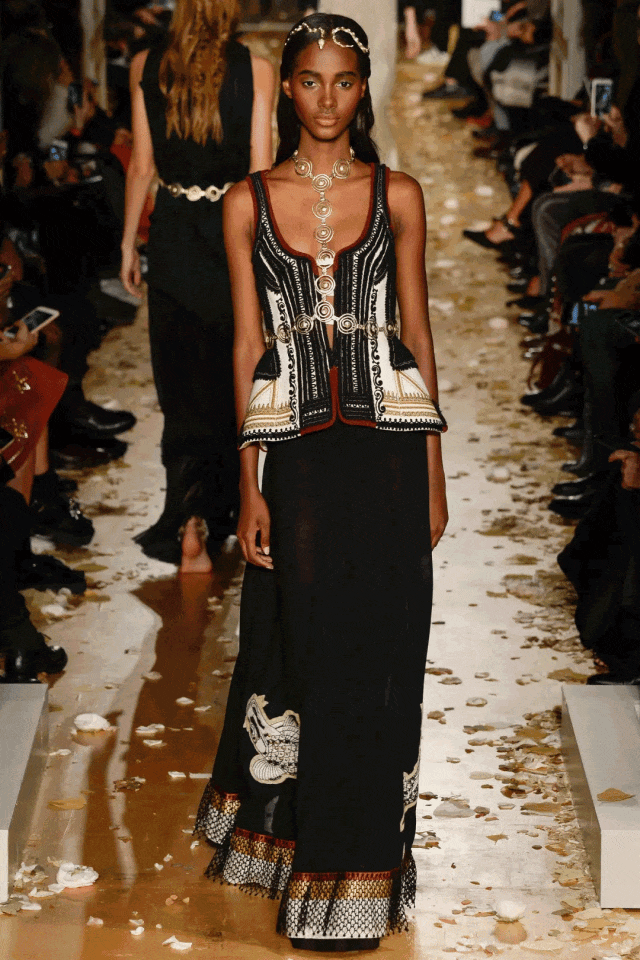 *秀场图源自网络 侵删