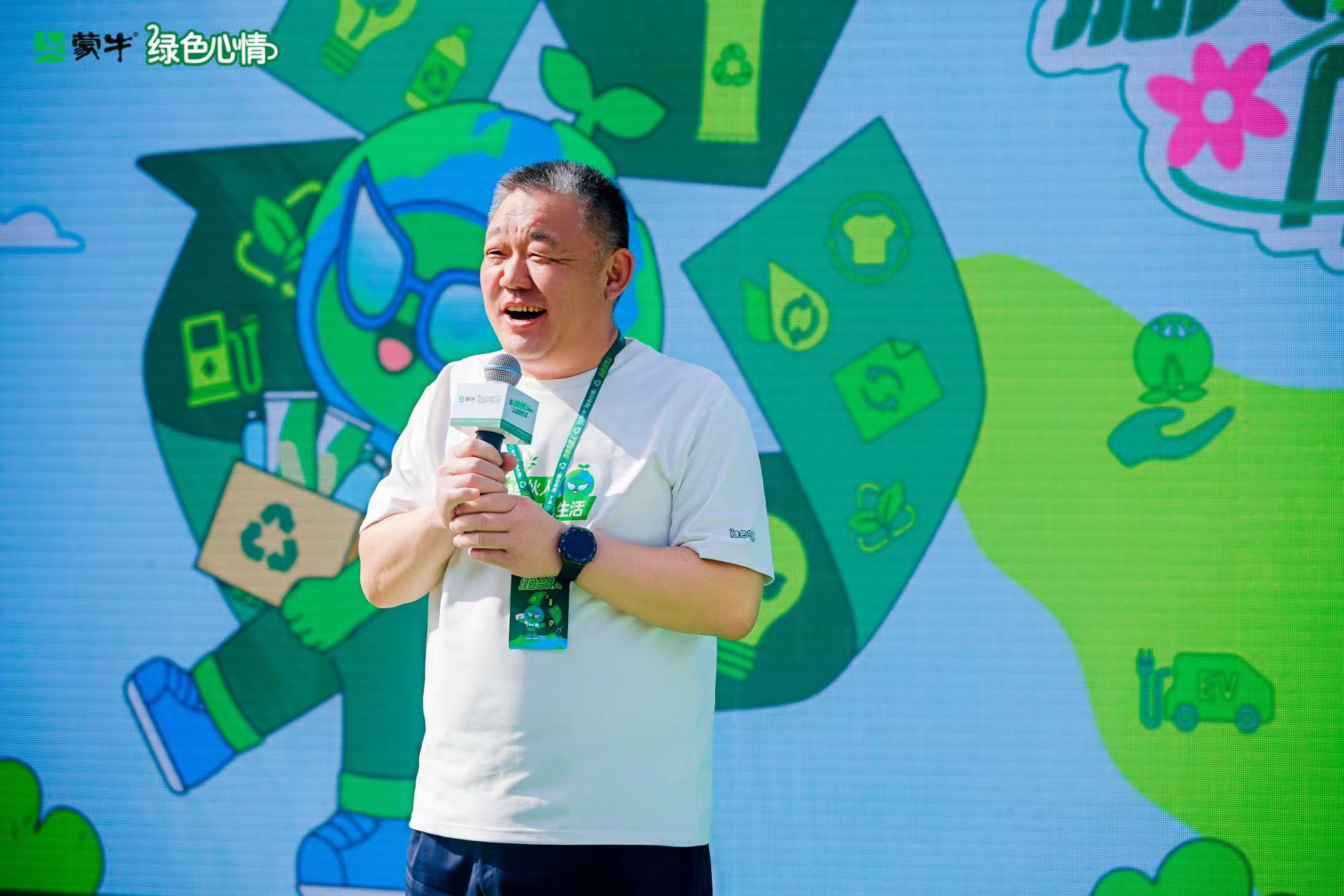 蒙牛集团副总裁韩建军在活动上发言