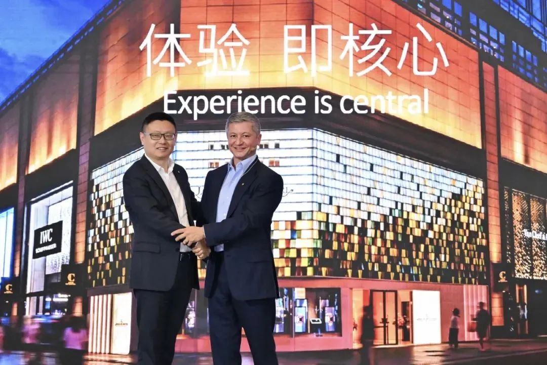 ©宁朴集团董事长、前香港置地中国物业发展实践董事 凌常峰(左),图源:香港置地Hongkong Land官方公众号