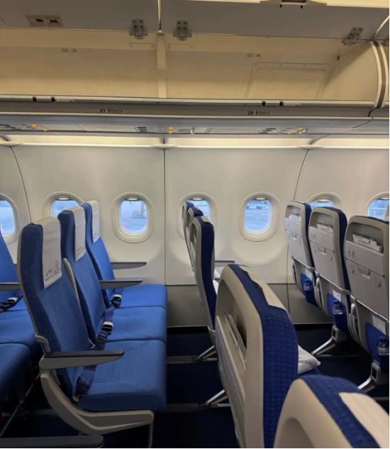 （南航调整后的轻薄型座椅）