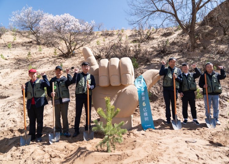 图注：各地一线种树人代表全国网友种下第6亿棵树