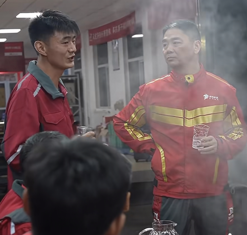 刘强东请京东外卖员吃暖锅