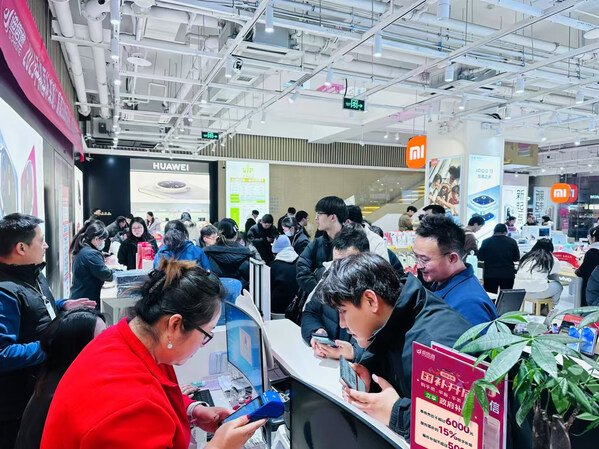 国补落地迪信通门店现场销售火热