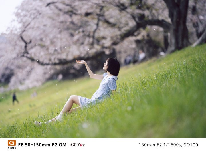 F2大光圈配合长焦距 轻松打造全身虚化