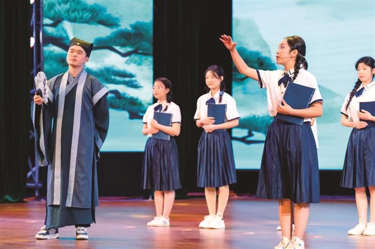 榆中县全民念书月行径现场 杨贵智 摄