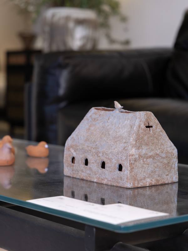 ▲于平惠子砂器作品《房子花器》